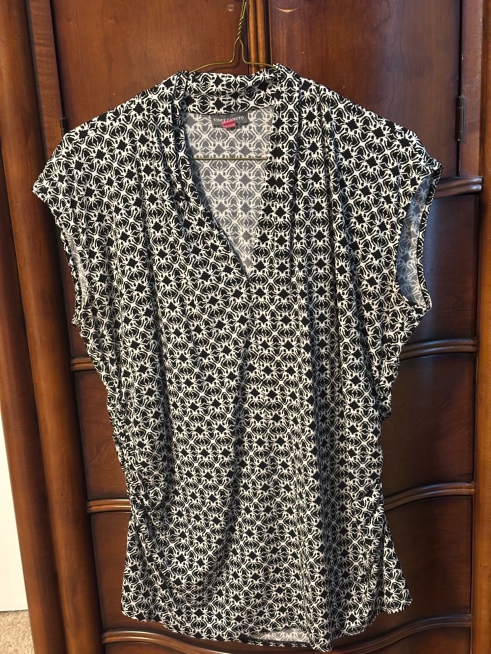 Vince Camuto Black & White Printed V-Neck Blouse